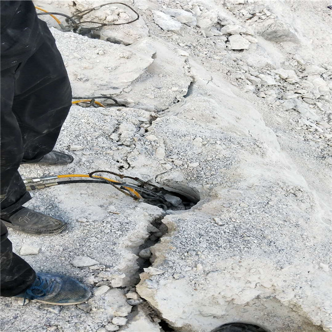 湖南常德石灰巖開采設備機載式破石機廠家地址