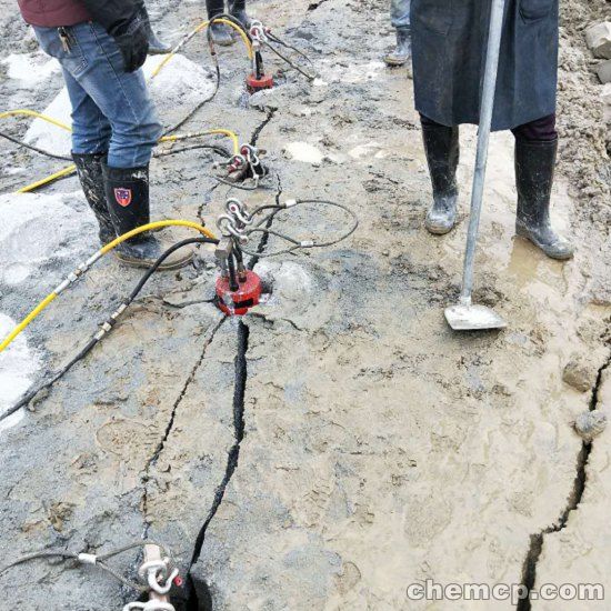 湖南常德石灰巖開采設備機載式破石機廠家地址