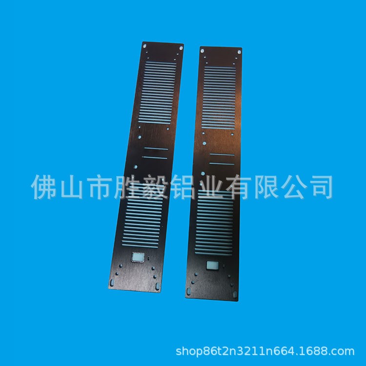 廠家供應(yīng)汽車功放面板鋁型材 機(jī)箱鋁合金面板 拉絲氧化鋁面板型材