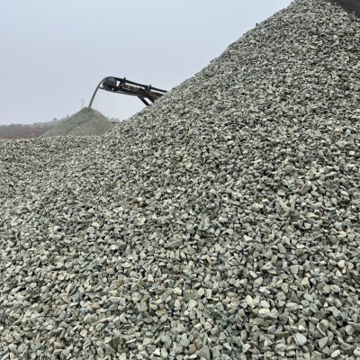 廠家直銷污水處理河道治理水產(chǎn)養(yǎng)殖白沸石綠沸石顆粒100噸起優(yōu)惠